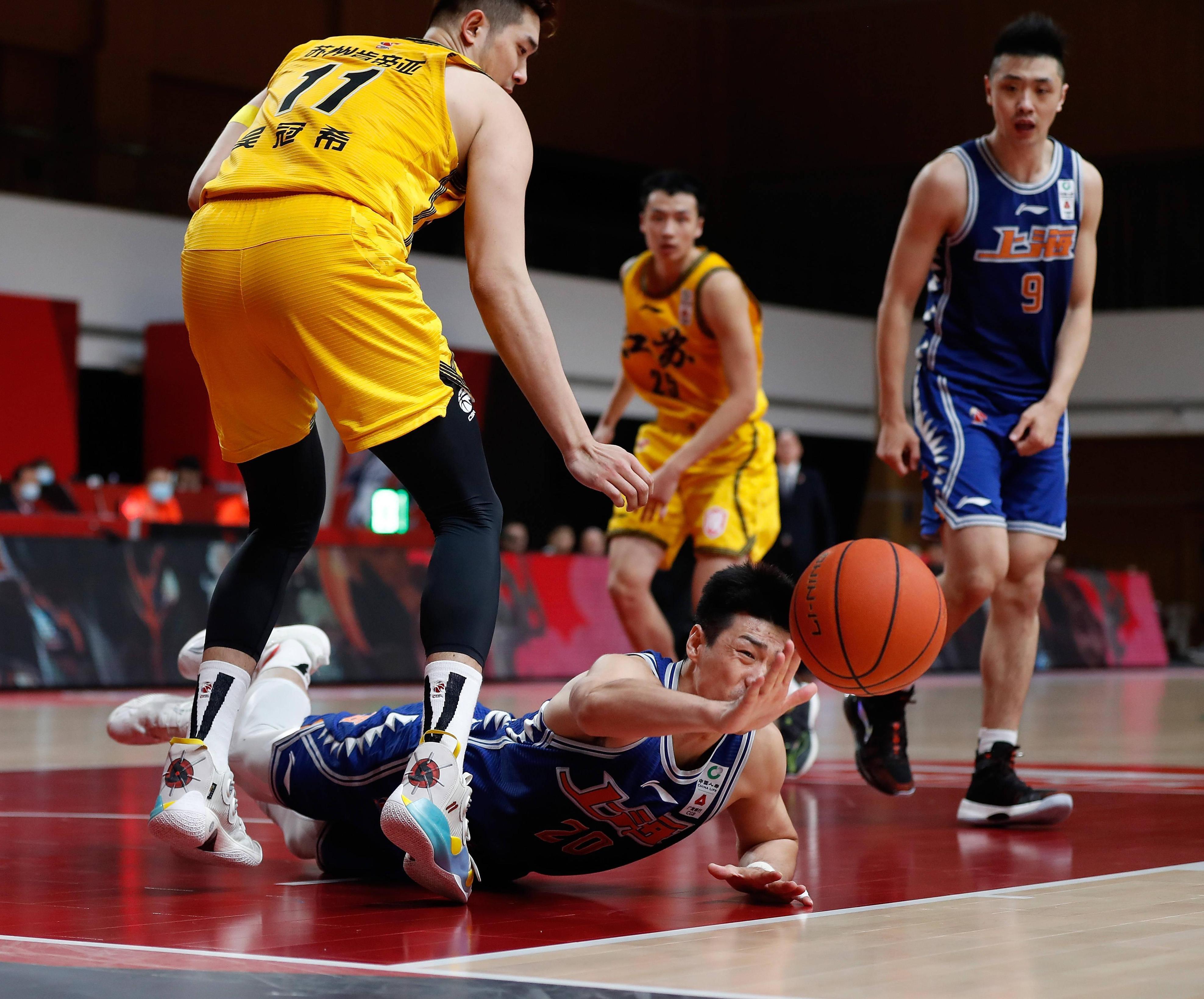 从上海久事外线爆发备战社区盾到斯图加特围绕CBA常规赛豪取连胜，上海申花转会期外线爆发的简单介绍