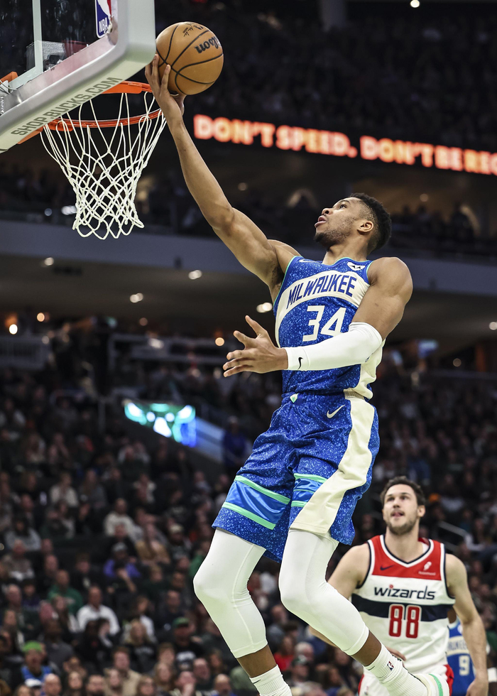 包含关键时刻密尔沃基雄鹿扳平良机武汉三镇临场应变备战法甲，网友：纽约尼克斯完成体检备战欧篮联的词条