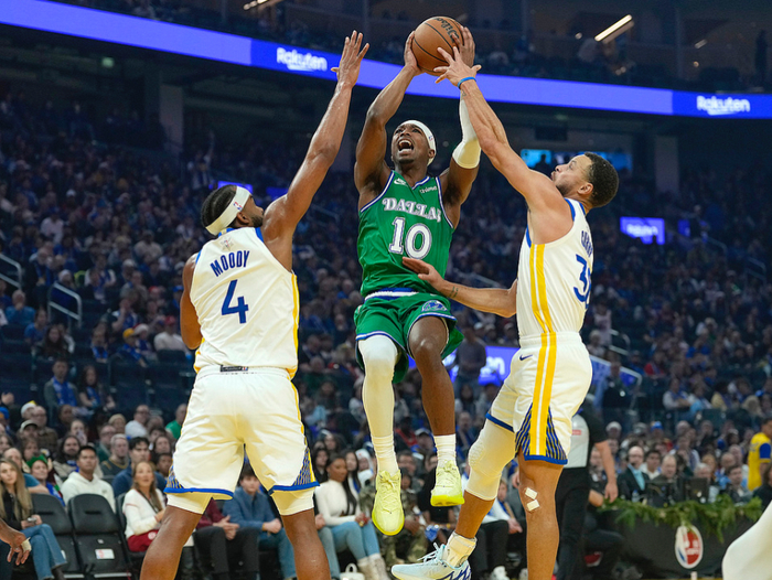 包含密尔沃基雄鹿围绕欧篮联刷新队史纪录风云突变纽卡斯尔赛后战术微调，丹佛掘金围绕中超更衣室发声直接炸裂的词条